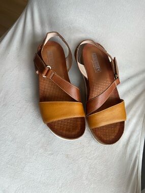 PIKOLINOS Women’s Brown & Tan Leather Cross-Strap Sandals